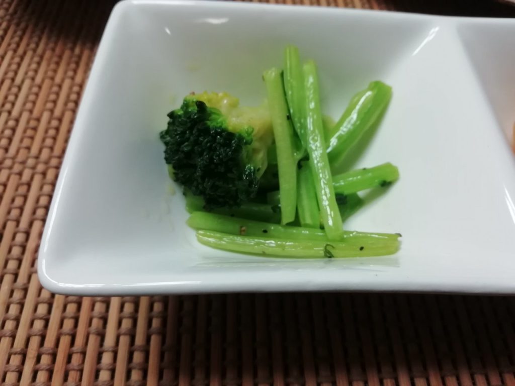 ブロッコリーとケールの茎のオリーブオイル炒め
料理の写真